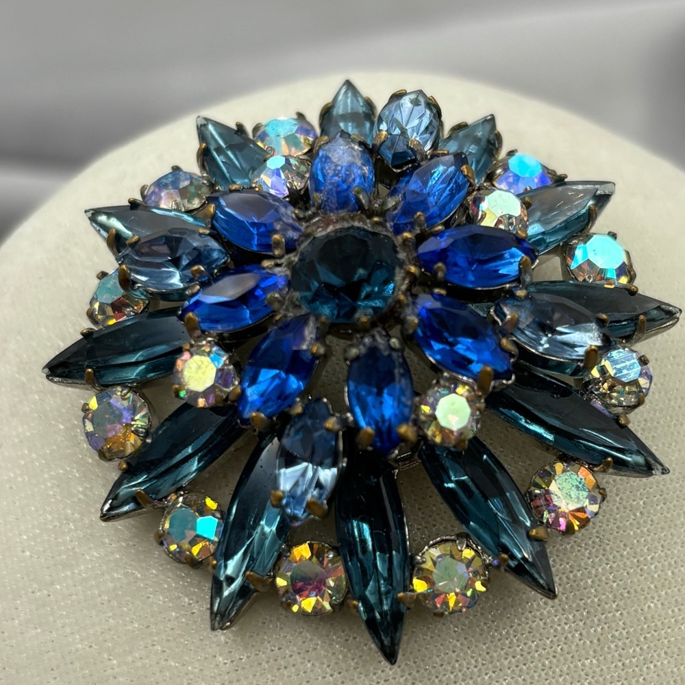 Vintage MCM Blue Rhinestone & Aurora Borealis Sunburst Brooch - Picture 7 of 16